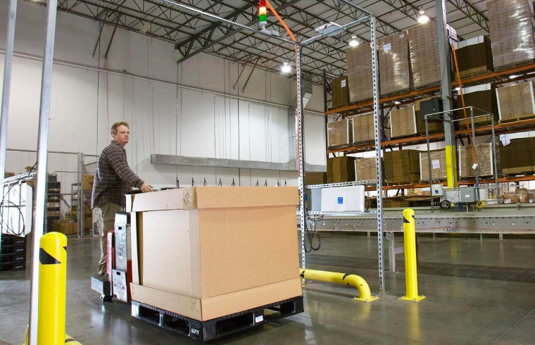 How Plastic Pallets Increase Pallet Handling Safety