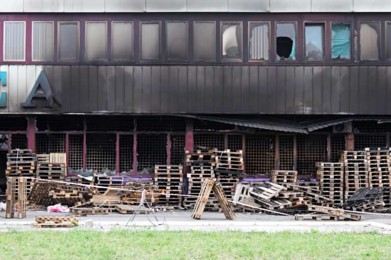 How to Stack Empty Pallets Safely - iGPS