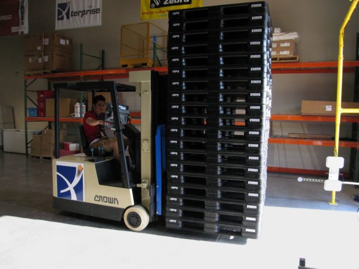 The Block Pallet vs. Stringer Pallet Choosing a Platform for Your Product iGPS Logistics, LLC