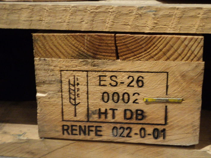 Wheat mark on a treated ISPM pallet