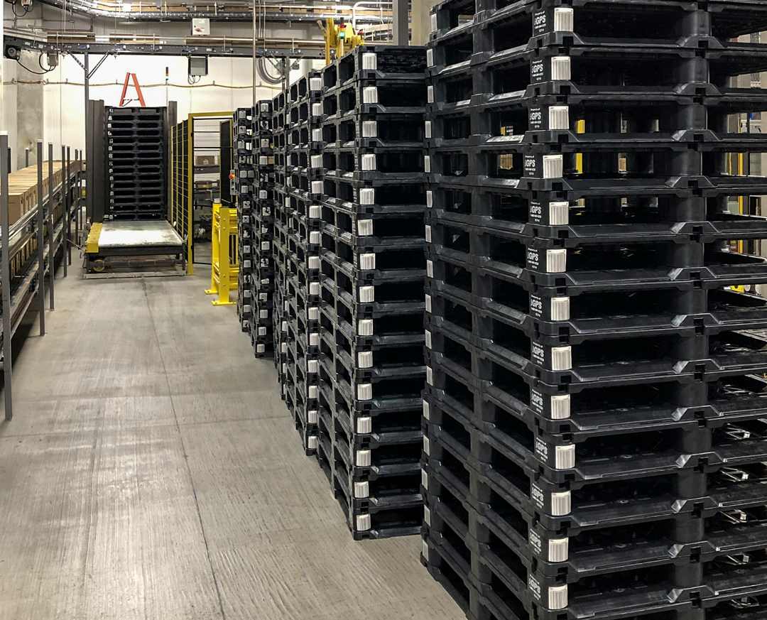 Stacks of iGPS plastic pallets photo in warehouse 