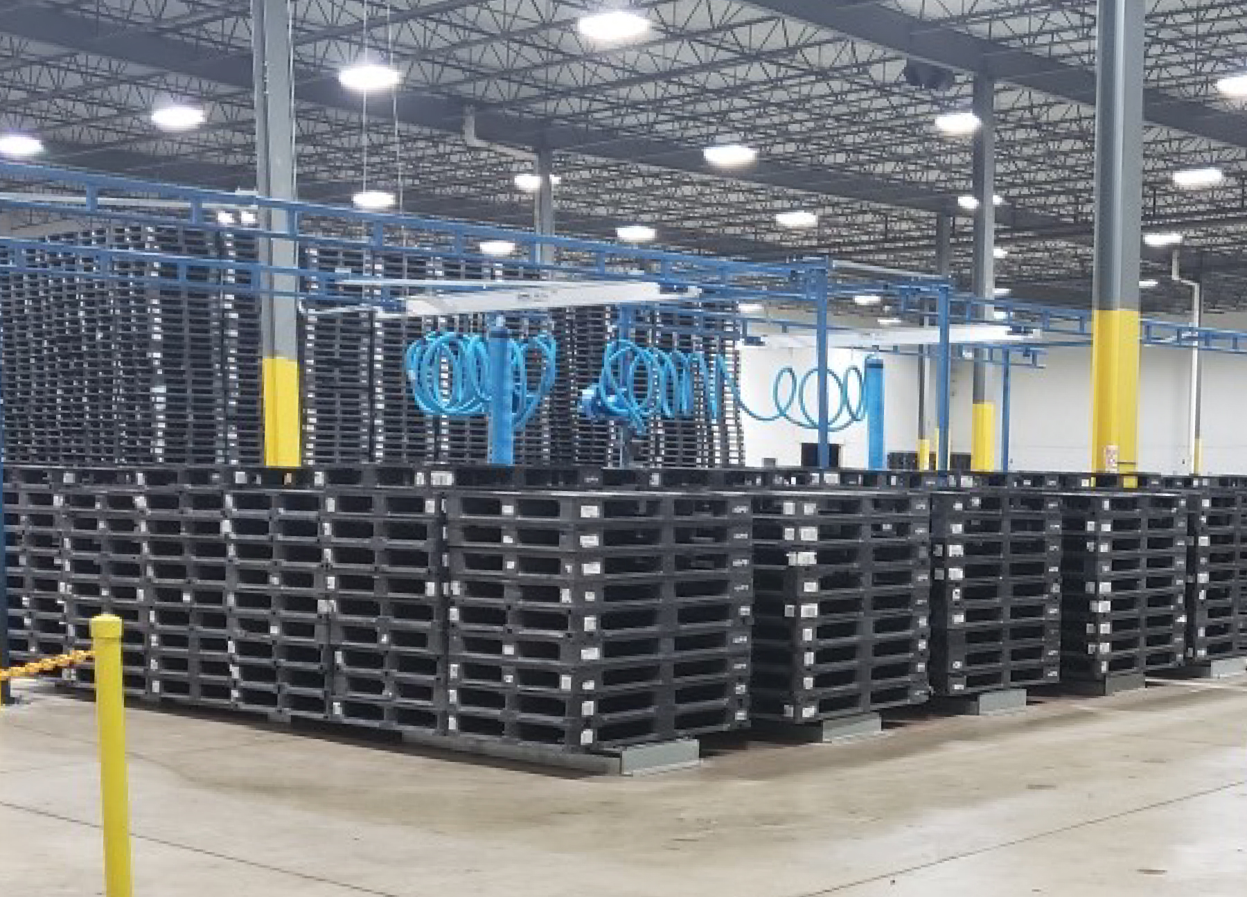 iGPS Blog post Tips and Tricks for Managing Pallet Inventory - Stacks of iGPS pallets in warehouse
