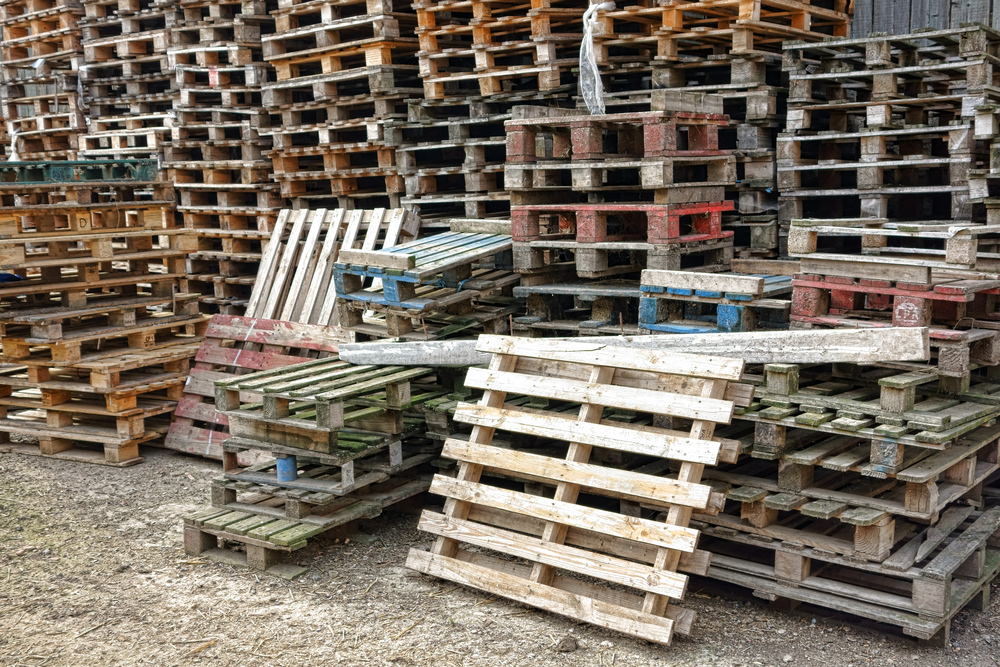 Wood block pallets cost more than stringer pallets