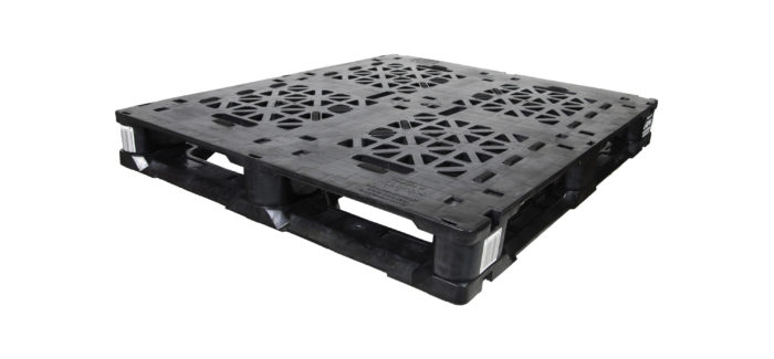 Plastic pallets for use in automated system