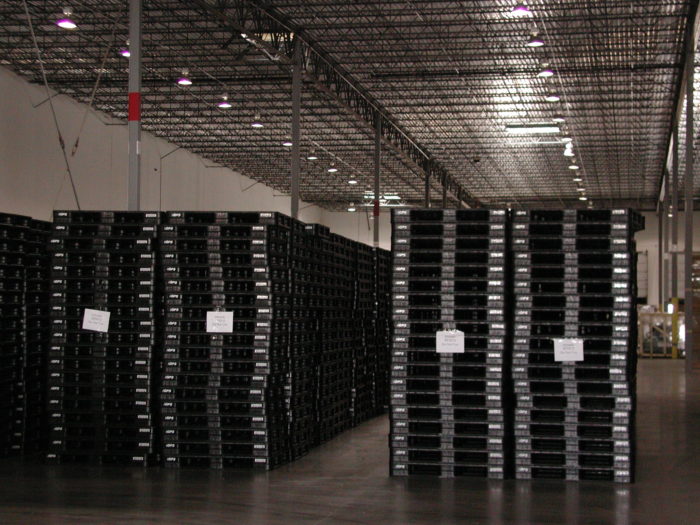 Plastic pallet pooling reduces transportation costs.