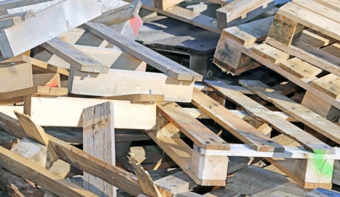 The costs of wood pallets can add up since they damage easily.