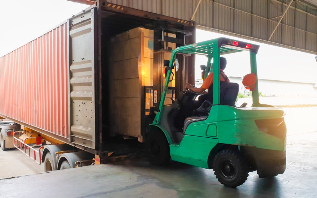 Forklift loading trailer for supply chain efficiency