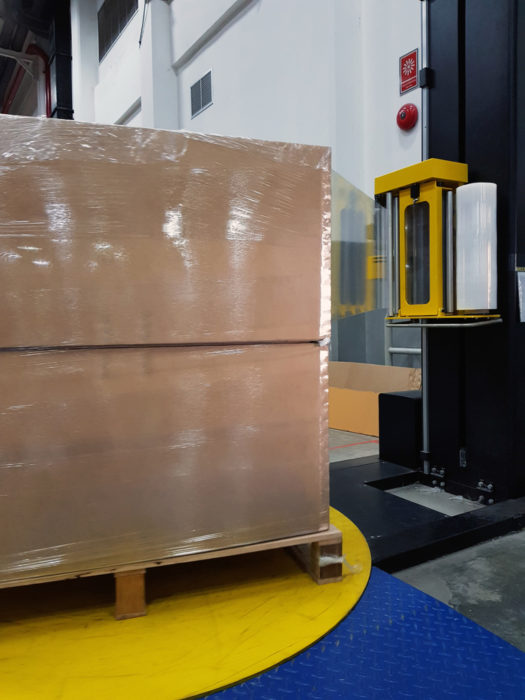Automatic pallet wrapper safety practices include a clean workspace around the machine.