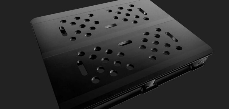 iGPS Plastic Pallet 3/4 angle