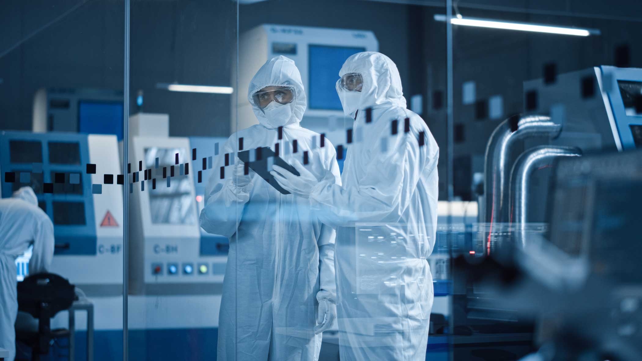 iGPS-plastic-pallets-cleanroom-pallets-choosing-a-hygienic-plastic-pallet-for-cleanroom-applications people in cleanroom wearing white protective suites